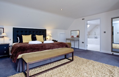 St Wenn Cabin | Enjoy open plan living and a private terrace, right in the heart of Cornwall’s countryside.