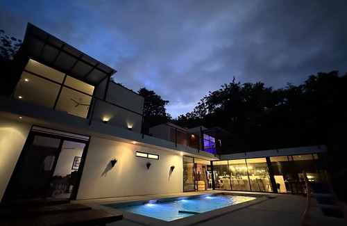 Santa Cruz House | Enjoy privacy and nature in this open concept home and relaxing pool. n