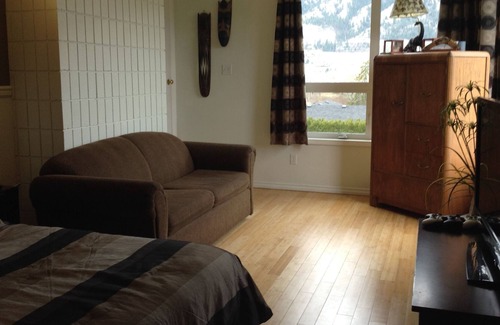 Central Okanagan House | Enjoy Spectacular Lake Views and Relax at the Lakehouse