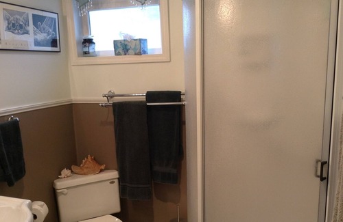 Central Okanagan House | Enjoy Spectacular Lake Views and Relax at the Lakehouse