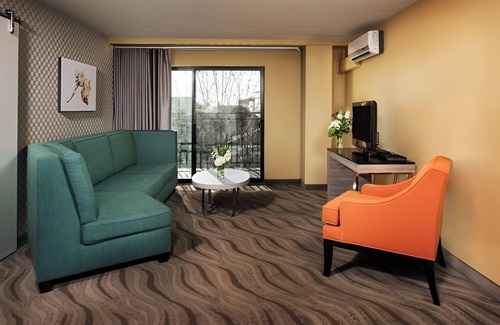 Little Italy Hotel | Enjoy Stunning San Diego Bay Views from Bright One Bedroom Suite