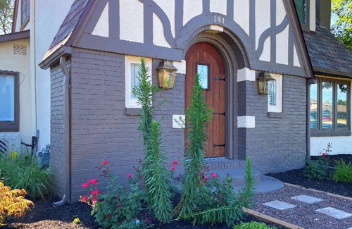 Westfield House | Enjoy the ambiance of Poplar Cottage at Grand Park!
