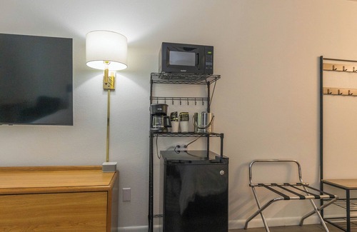 Eureka Springs Historic District Resort | Enjoy the charm of Suite Number 11 at GloryDayz!