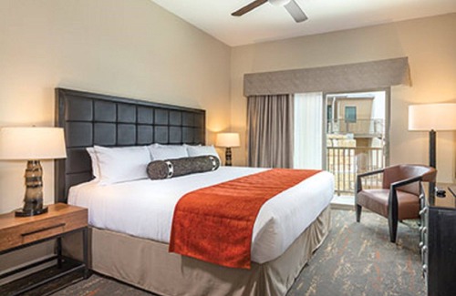 Marble Falls Resort | Enjoy the lake and nearby river!