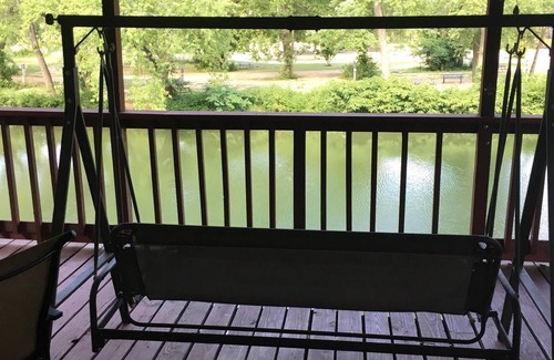 Noel House | Enjoy the river fun at the Blue Elk Bungalow
