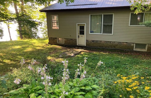Highlands East House | Enjoy the rugged natural beauty of the Haliburton Highlands, in comfort.