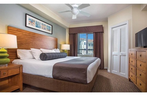 Oceanside Resort | Enjoy the waves of the beach across from the Oceanside Pier