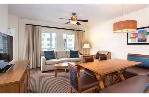Oceanside Resort | Enjoy the waves of the beach across from the Oceanside Pier