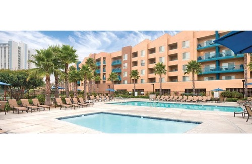 Oceanside Resort | Enjoy the waves of the beach across from the Oceanside Pier