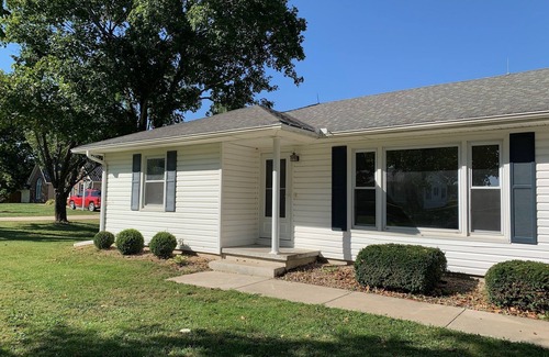 Hamilton House | Enjoy this spacious ranch-style house next to the quilting capital of the world.