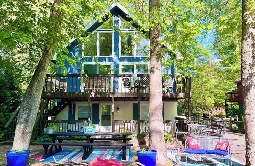 Rehoboth Beach House | Enjoy your relaxing beach vaca in this 4-bed home with amazing 2nd story deck!