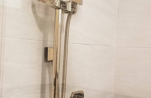 Fishs Eddy House | Enjoyable 4-bedroom house with fire stove and creek in charming Hankins