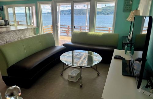 Belfair House | Enjoyable house with WiFi in Hood Canal beach front.