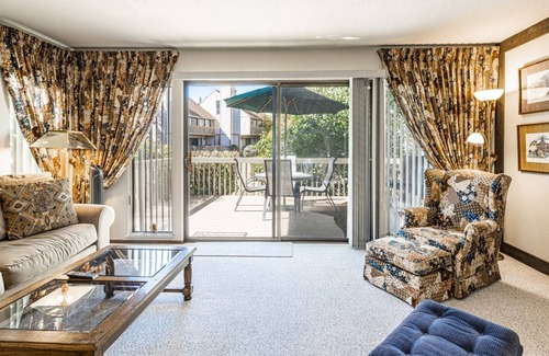 Park Meadows Condo | Enjoyable Park City rental-5 minute walk to the PCMARC center on the free city s