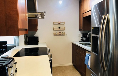 Richmond Hill House | Entire Bright Cozy 4BR House in Richmond Hill,walk to Parks & Shopping Mall