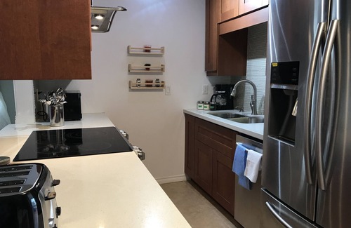 Richmond Hill House | Entire Bright Cozy 4BR House in Richmond Hill,walk to Parks & Shopping Mall