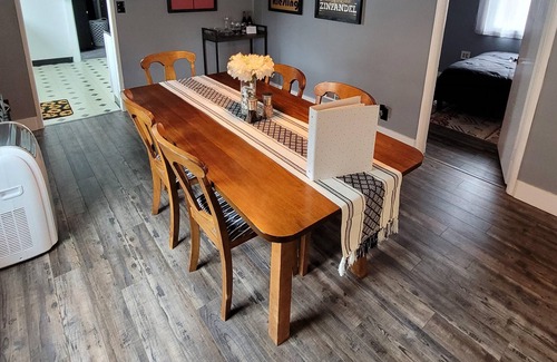Western House | Entire bungalow hosted by Mychal & Mara
