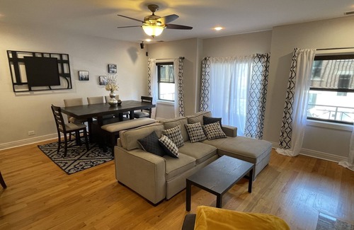 Wicker Park Apartment | Entire Condo and Parking at the heart of Wicker Park