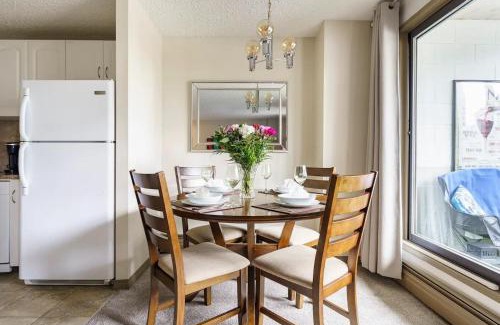 Beltline Apartment | Entire Condo Downtown, walk to BMO & Stampede, UG Parking, 1,5 hrs to Banff