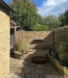 Carterton House | Entire Cotswolds barn retreat