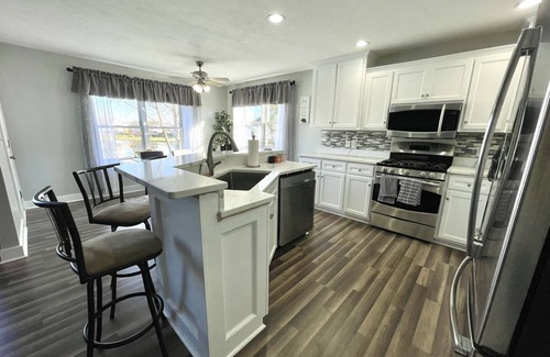 Holland House | Entire Home 4bed 3.5bath in Holland, Michigan