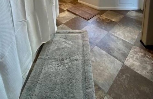 Baker House | Entire home available in a quiet location. Close to LSU and airport.