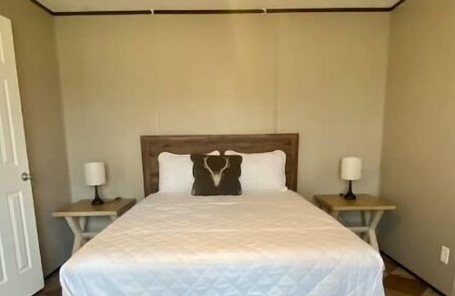 Baker House | Entire home available in a quiet location. Close to LSU and airport.