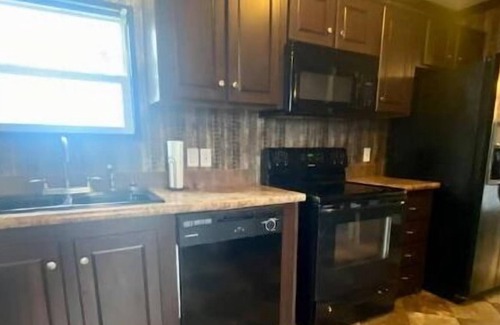 Baker House | Entire home available in a quiet location. Close to LSU and airport.