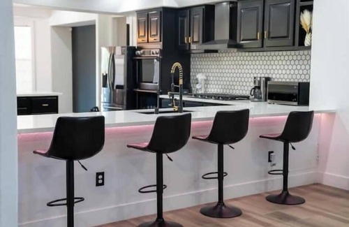 Centennial Hills House | Entire home hosted by Edith 12guests 7 beds3 baths. Maximum 2 pets