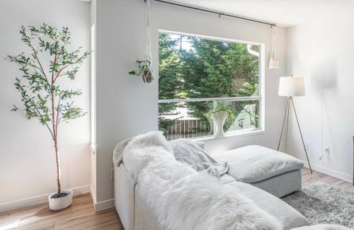 Regional District of Nanaimo House | Entire home minutes from 3 lakes and a river!