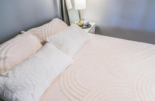 Regional District of Nanaimo House | Entire home minutes from 3 lakes and a river!