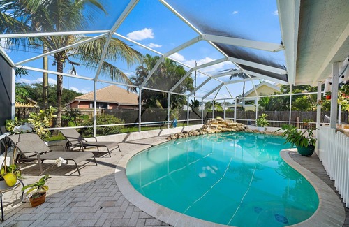 Hobe Sound House | Entire Home ~ Pool ~ 1 Mile From Beach