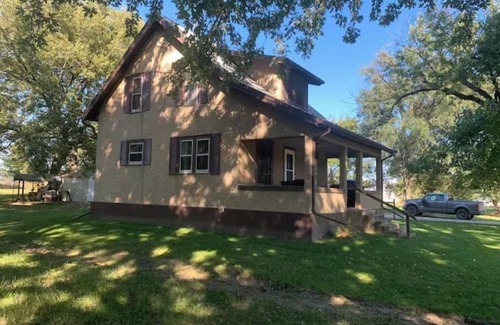 Fairfax House | Entire house for fishing, hunting, or passing by!