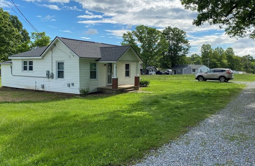 Lynchburg Cottage | Entire House located 2 miles from Liberty University Campus. Farm setting.