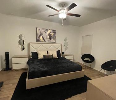 Del Valle House | Entire house near airport & COTA