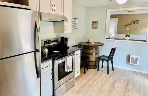 Town of Richmond House | Entire House with private lake access and hot tub! Near local ski resorts!