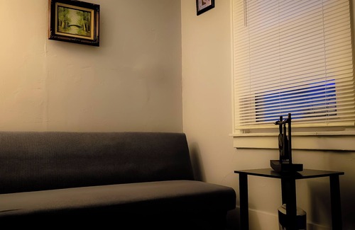 Dearborn Apartment | Entire independent 1 bedroom Apartment - no kitchen