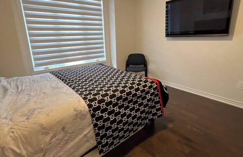 Halton Regional Municipality House | Entire luxurious Retreat 4 Bedroom 2.5 washroom inMilton forlarge families of 10