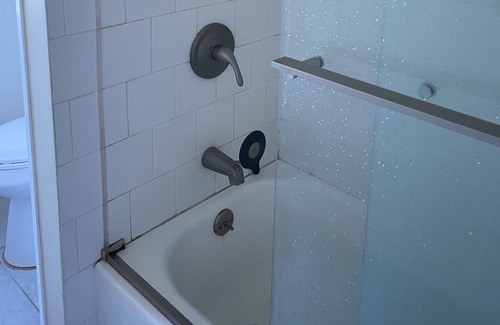 Manayunk House | Entire minimalism style 3 bedroom single house in bala cynwyd no cleaning fee