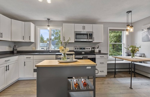 Windham House | Entire Modern Chic Home in Windham