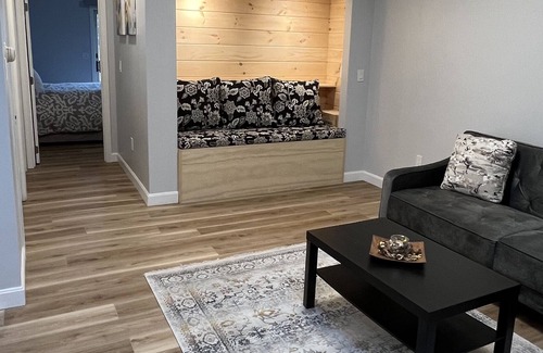 Somersworth House | Entire one-bedroom guest suite - Somersworth