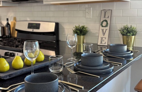 Detroit House | Entire Place, 4-Bedroom House in peaceful Detroit with AC and HOT TUB