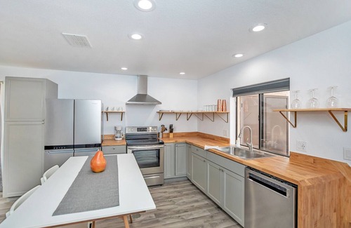 Yuma Corona Condo | Entire - Pristine & Modern Condo