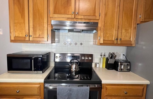 Athens House | Entire Renovated Beautiful Home - Close to UGA and Downtown Athens!