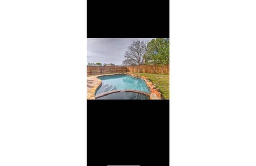 Fort Worth House | Entire residential home minutes from AT&T stadium