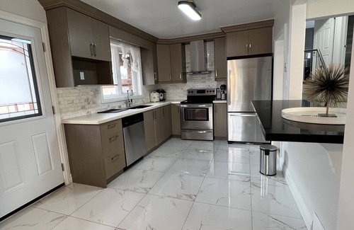 Newtonbrook House | Entire Upper Suite. Newtonbrook Updated Suite.