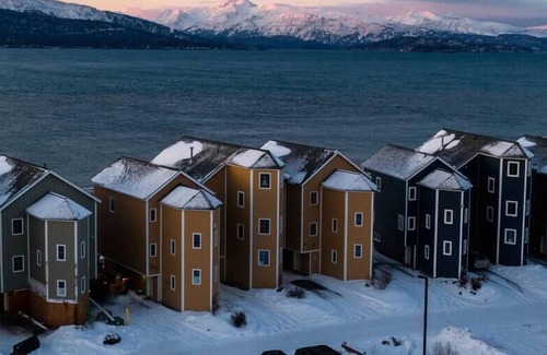 Homer House | Entire waterfront unit for your whole family!