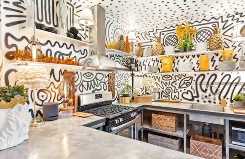 Glendale Apartment | Epic Doodle Studio Near Hollywood
