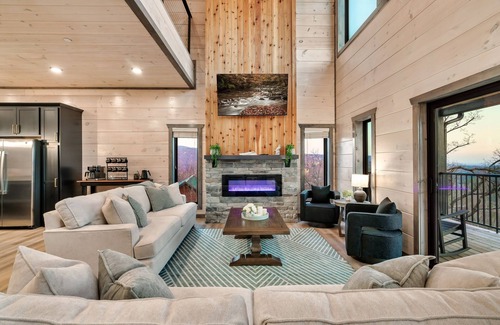 Gatlinburg Cabin | Epic View of Anakeesta! Sleeps 18! Sauna! Theatre!