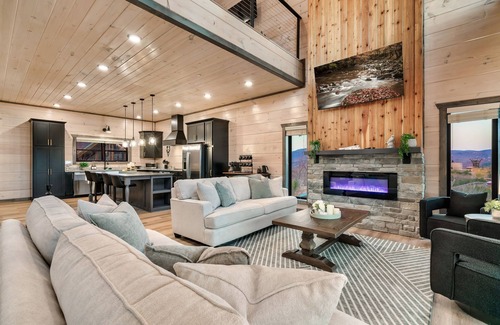 Gatlinburg Cabin | Epic View of Anakeesta! Sleeps 18! Sauna! Theatre!